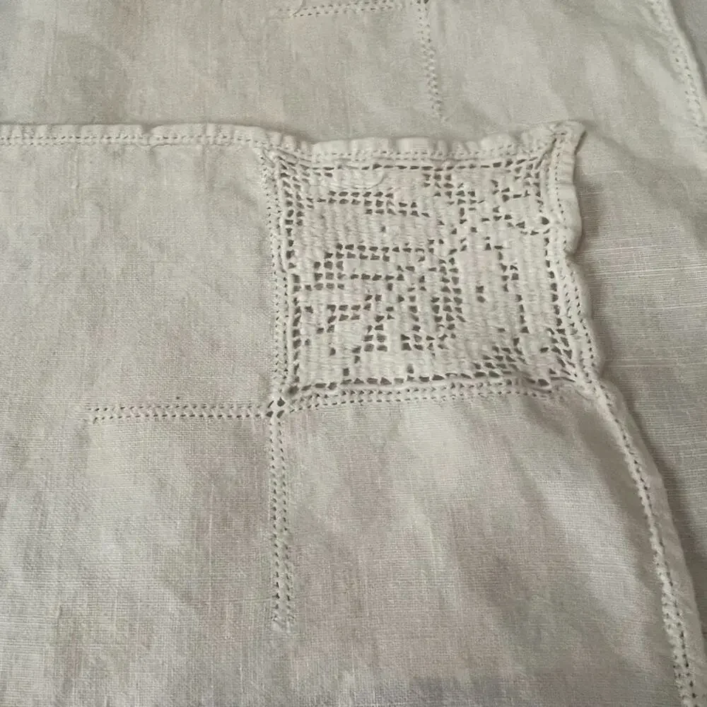 Vintage Napkin Set of 4 10 x 10.5